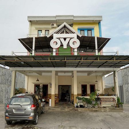 Kartika Syariah Homestay By Stayku Surabaya Eksteriør billede