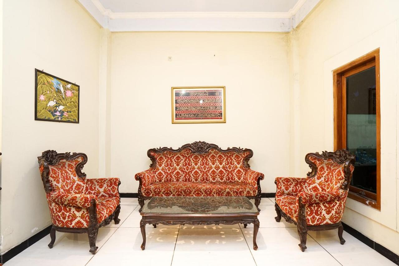 Kartika Syariah Homestay By Stayku Surabaya Eksteriør billede