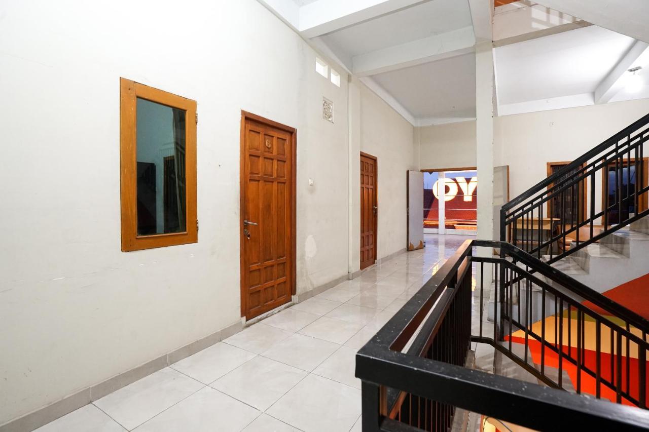 Kartika Syariah Homestay By Stayku Surabaya Eksteriør billede