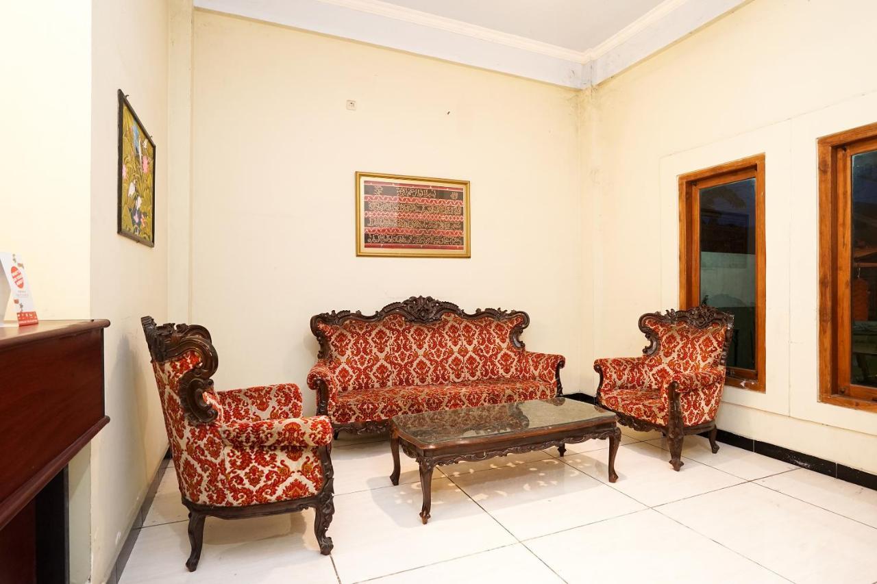 Kartika Syariah Homestay By Stayku Surabaya Eksteriør billede