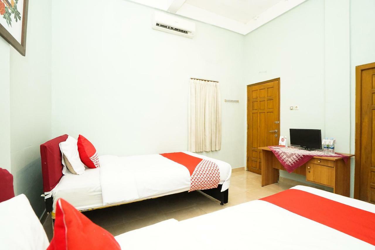 Kartika Syariah Homestay By Stayku Surabaya Eksteriør billede