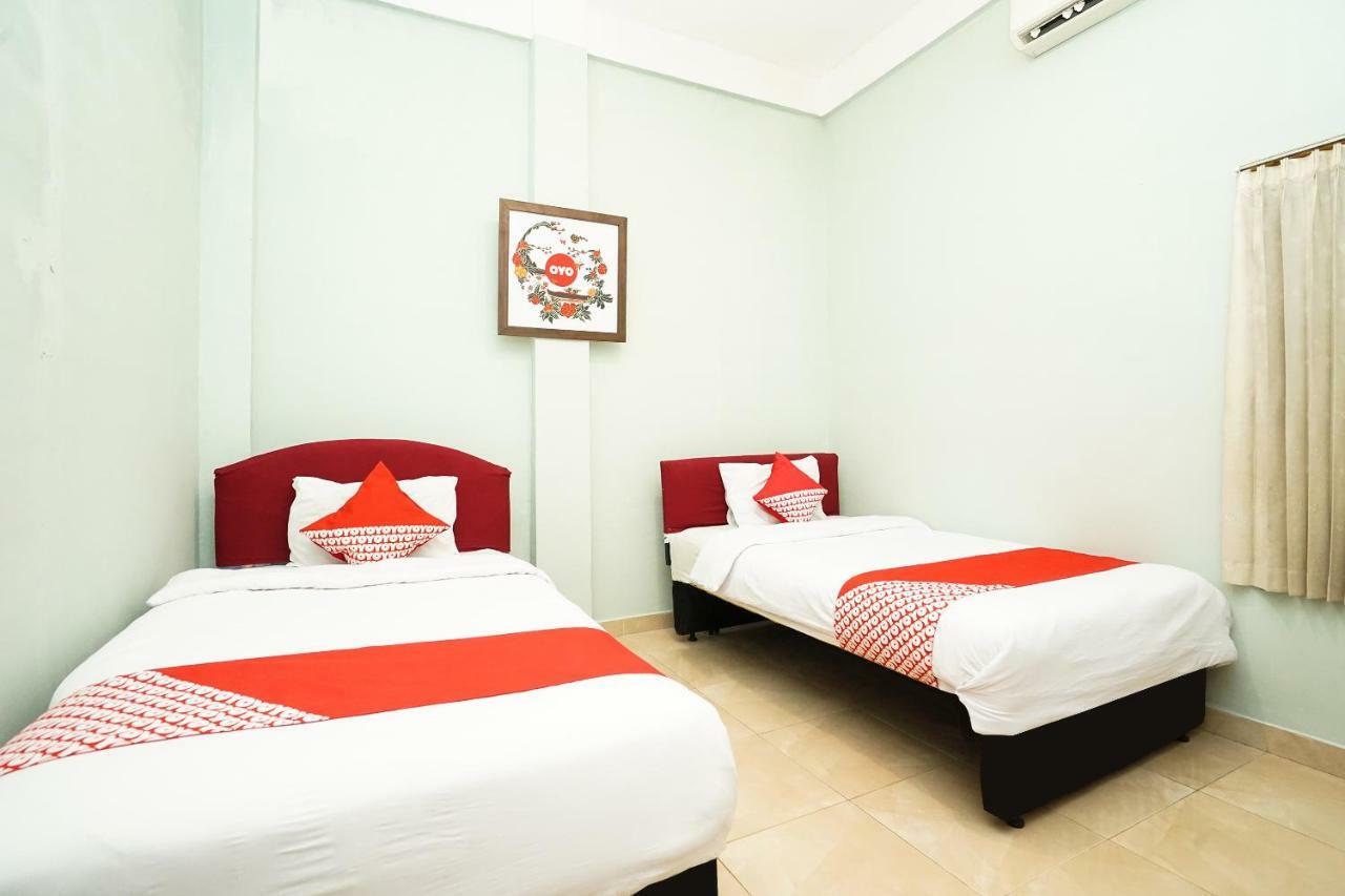 Kartika Syariah Homestay By Stayku Surabaya Eksteriør billede