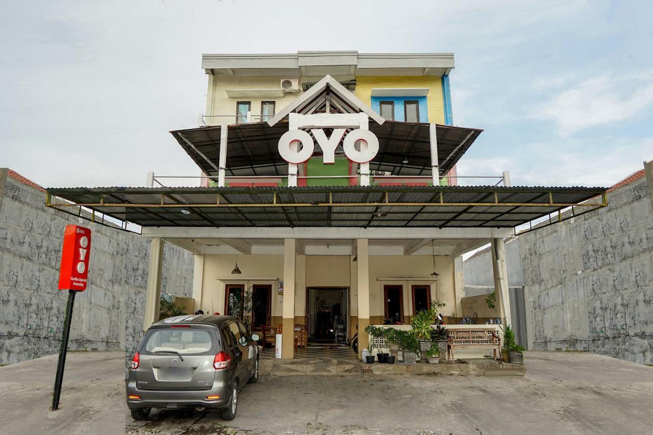 Kartika Syariah Homestay By Stayku Surabaya Eksteriør billede
